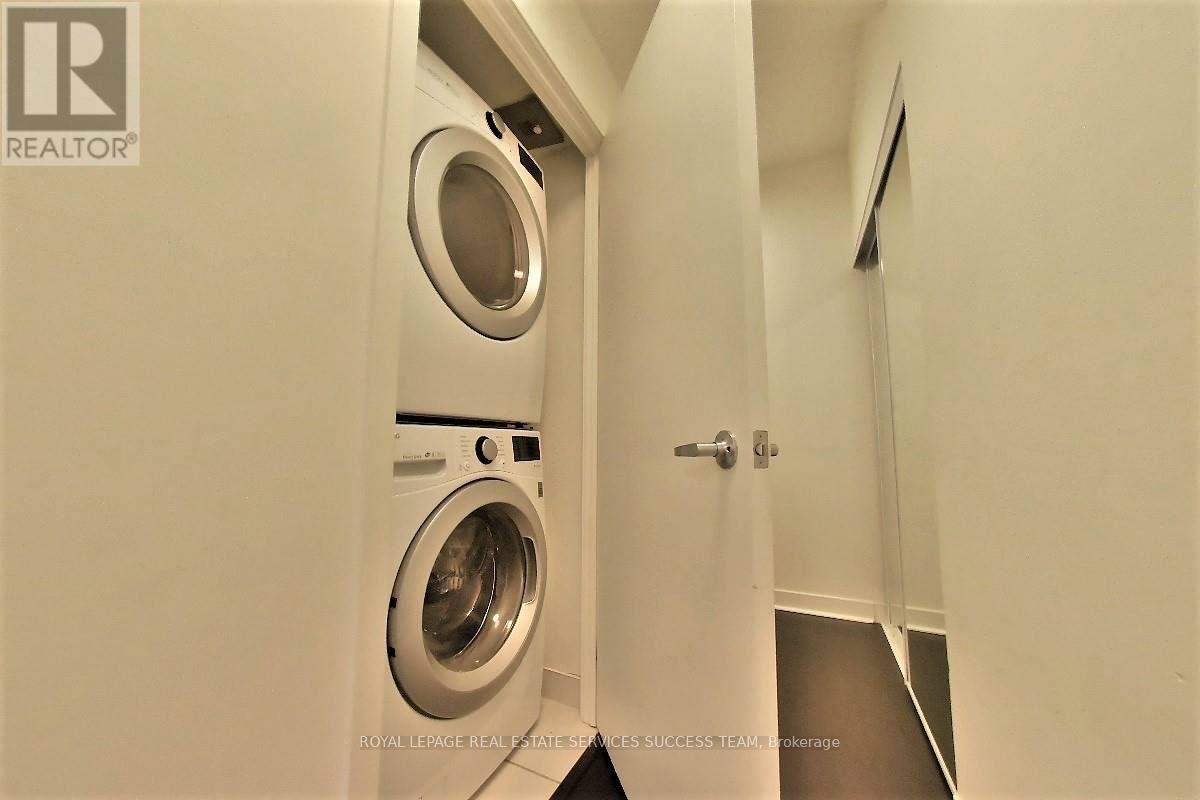 1802 - 365 Prince Of Wales Drive, Mississauga, Ontario  L5B 0A1 - Photo 8 - W12121461