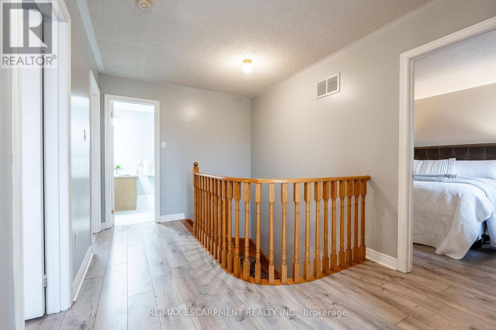 38 Fellowes Crescent, Hamilton, Ontario  L8B 0M3 - Photo 16 - X12121432