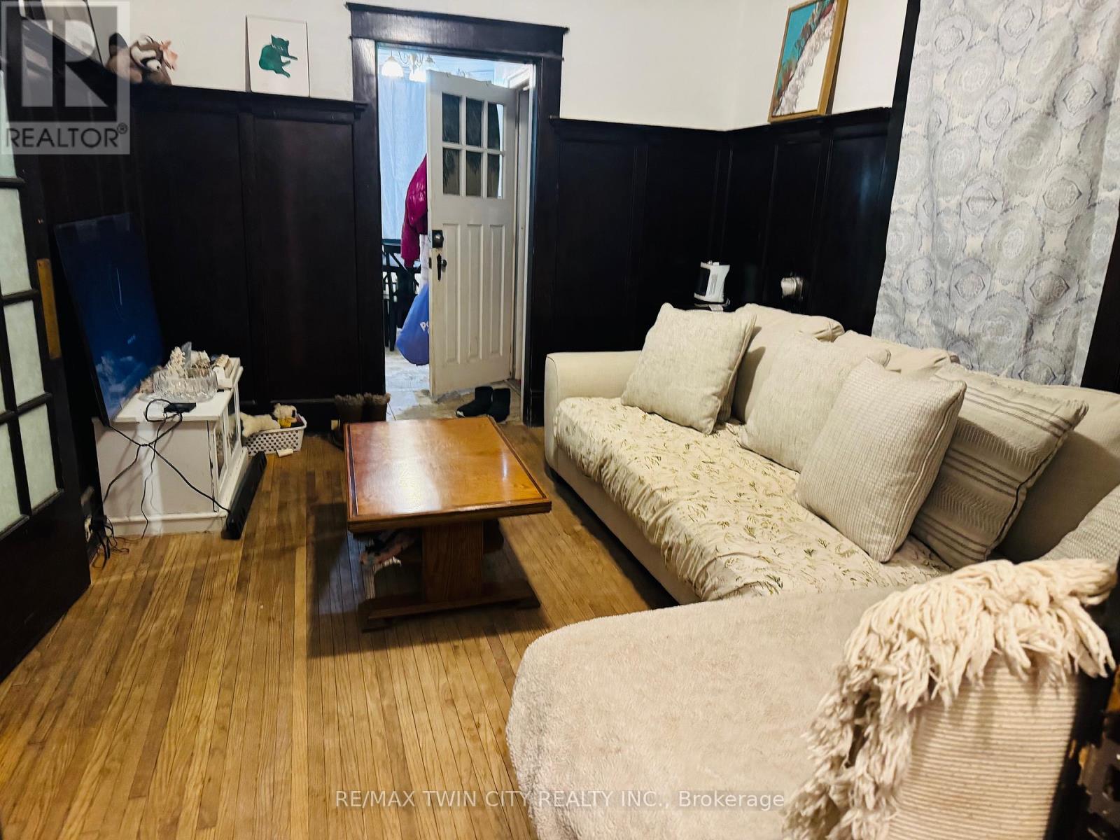 32 Simeon Street, Kitchener, Ontario  N2H 1S1 - Photo 6 - X12121437