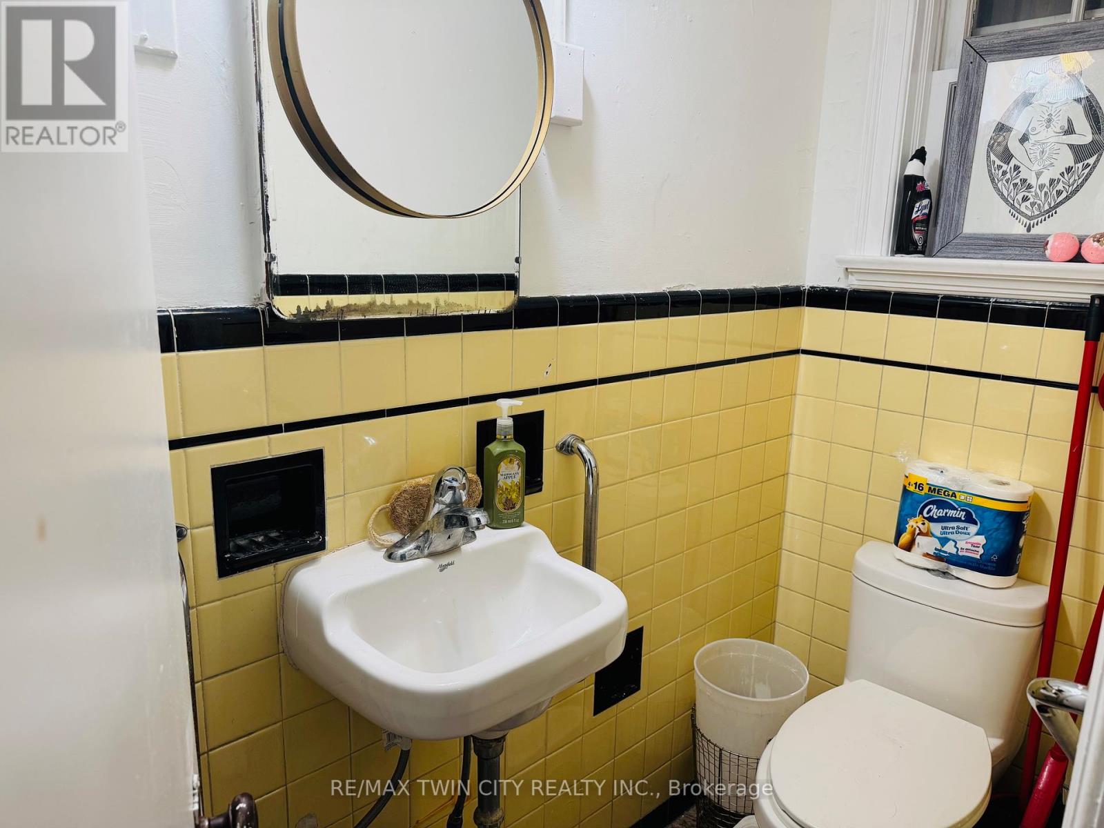 32 Simeon Street, Kitchener, Ontario  N2H 1S1 - Photo 9 - X12121437
