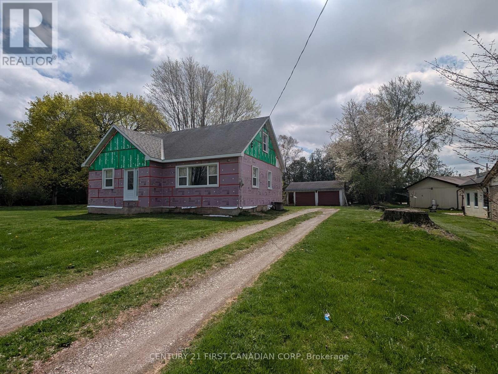 211 King Edward Street, Brant (Paris), Ontario  N3L 3E3 - Photo 7 - X12121504
