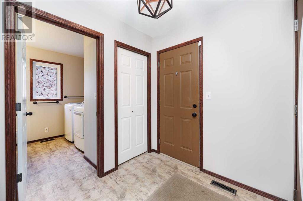 103 Kerr Close N, Red Deer, Alberta  T4P 3V6 - Photo 12 - A2216325