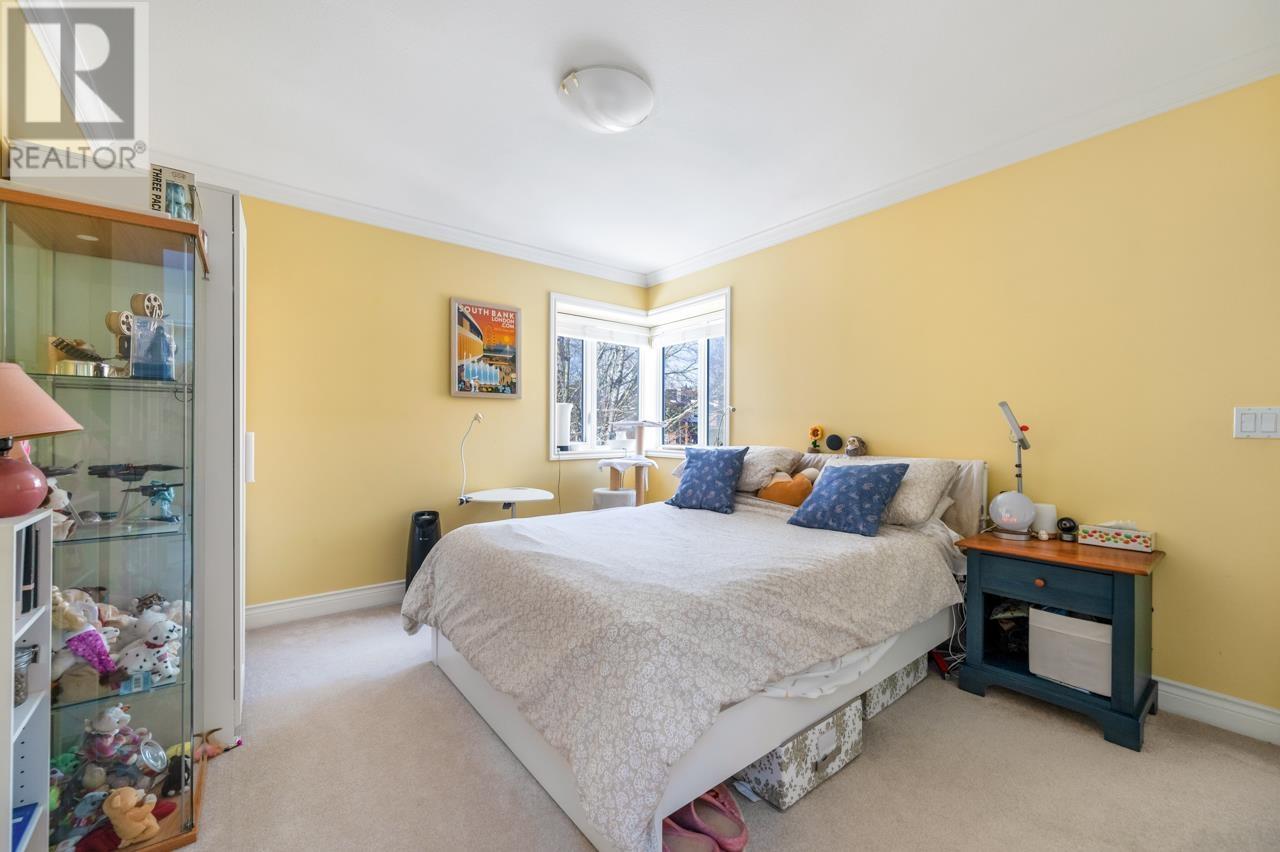 Listing Picture 24 of 30 : 1898 W 61ST AVENUE, Vancouver / 溫哥華 - 魯藝地產 Yvonne Lu Group - MLS Medallion Club Member