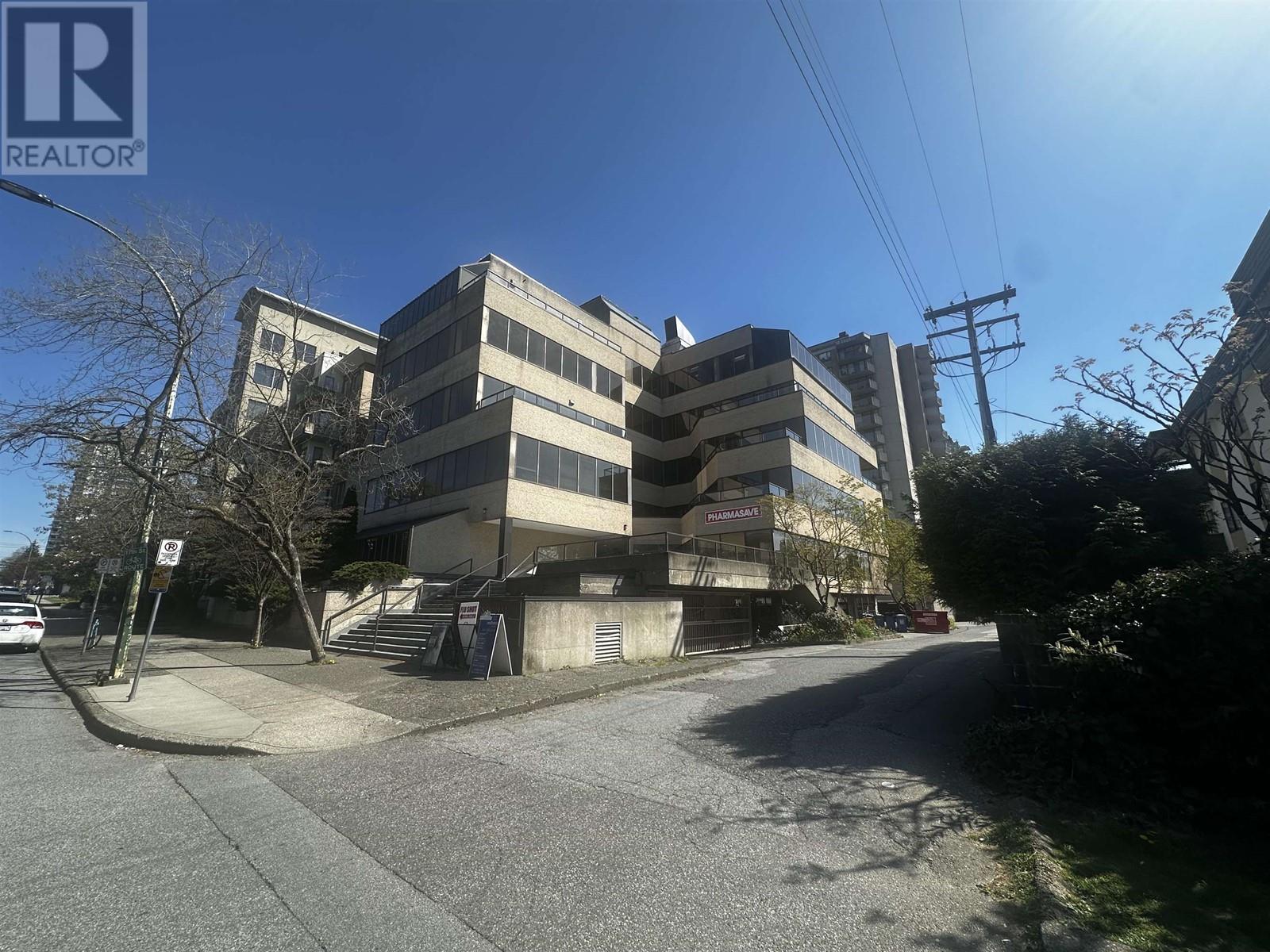 100 145 W 17TH STREET, North Vancouver, British Columbia
