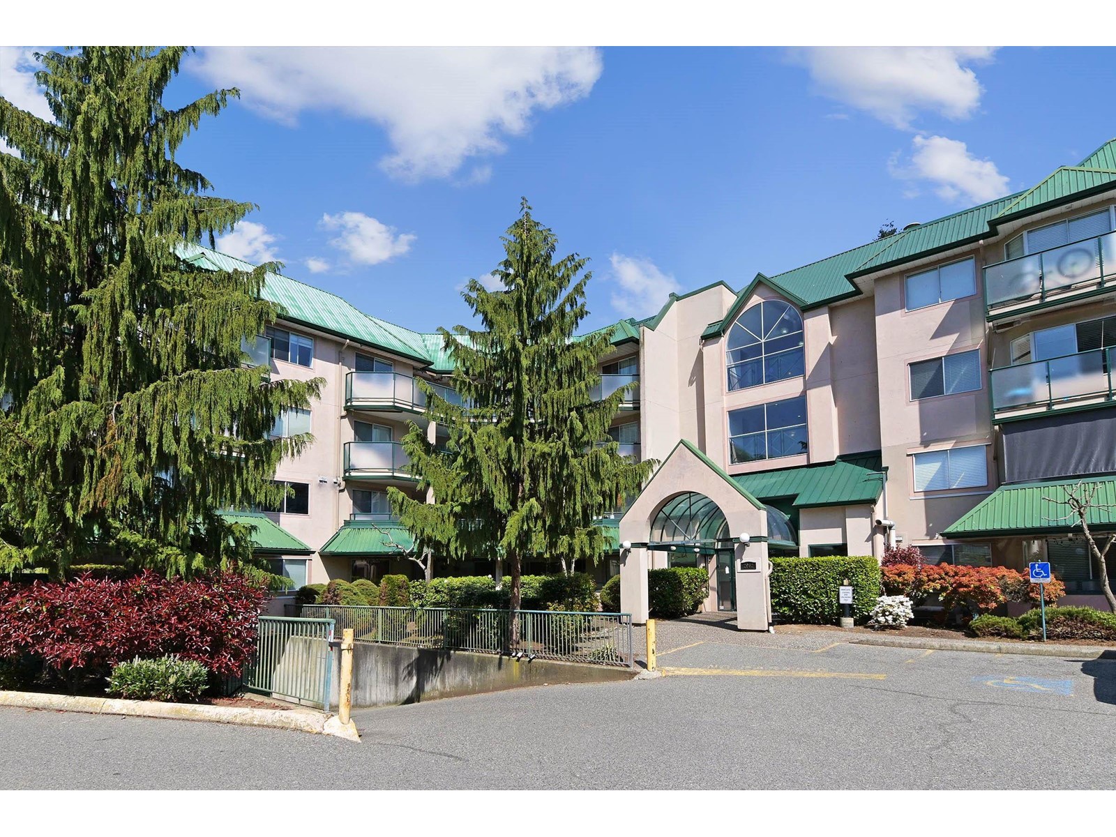 404 2962 Trethewey Street, Abbotsford, British Columbia  V2T 4M3 - Photo 2 - R2997520