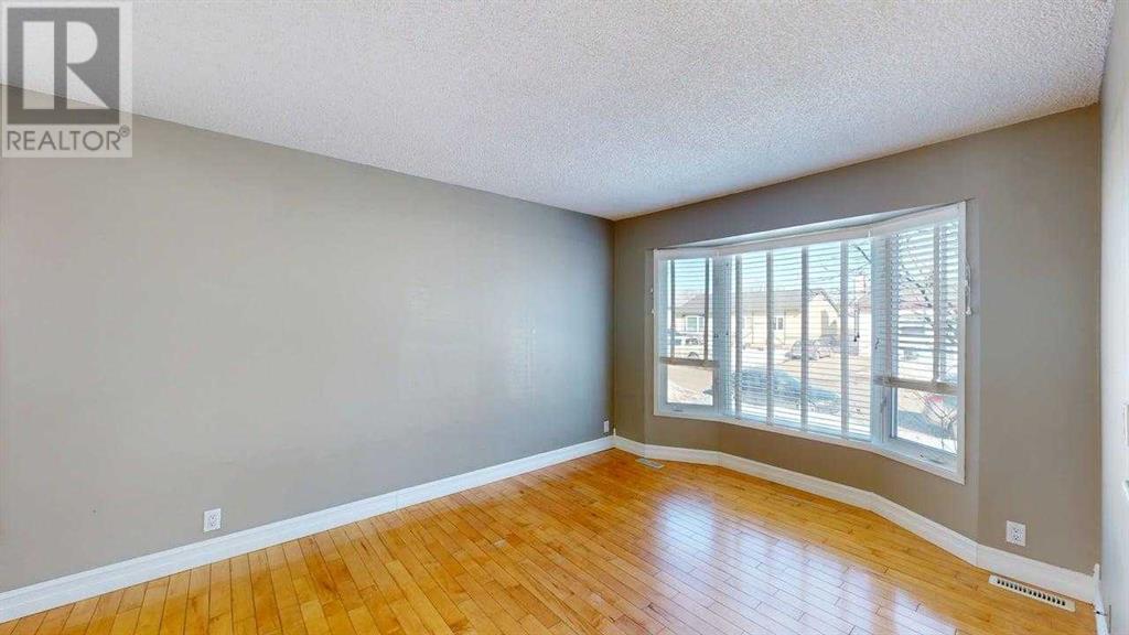 Property at 138 Leigh Crescent image 4