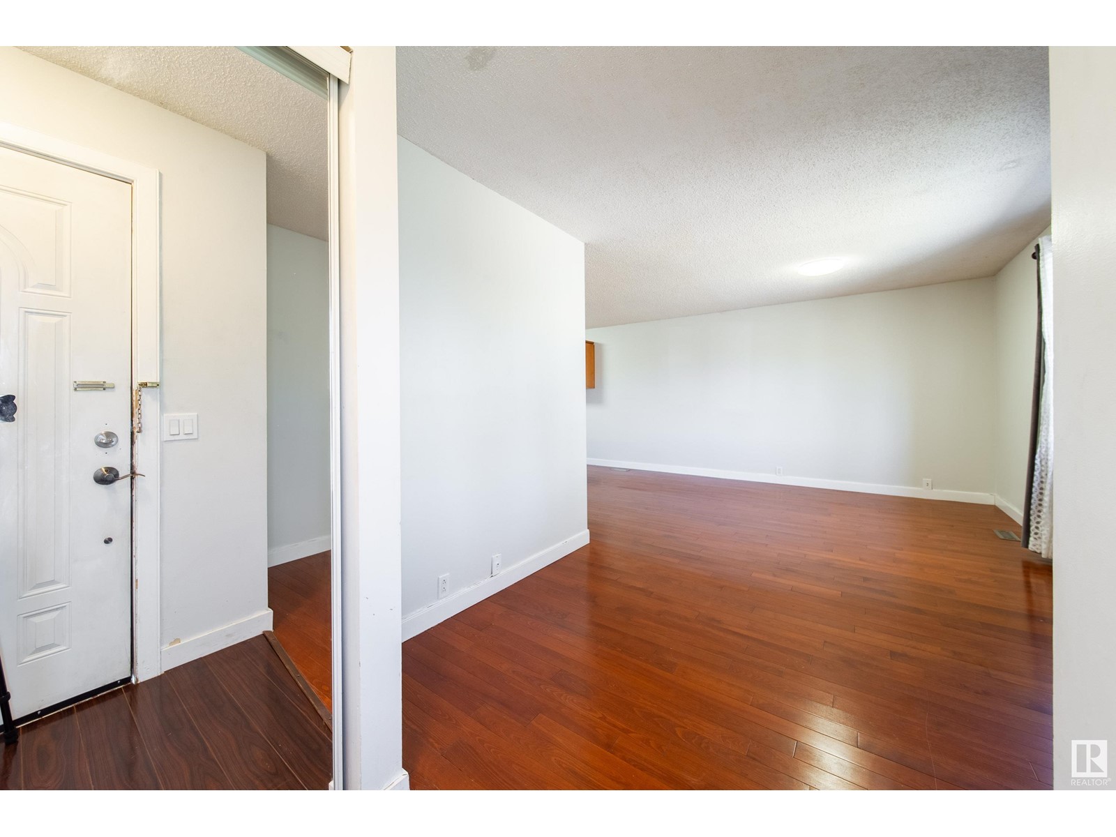 Property at 5409 22 AV NW image 4