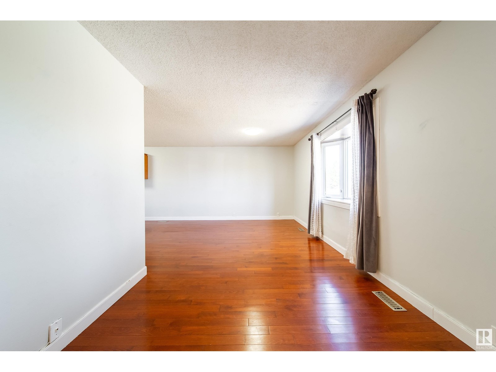 Property at 5409 22 AV NW image 5