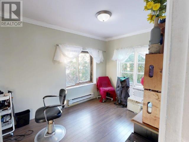 Property at 4692 HARWOOD AVE image 3