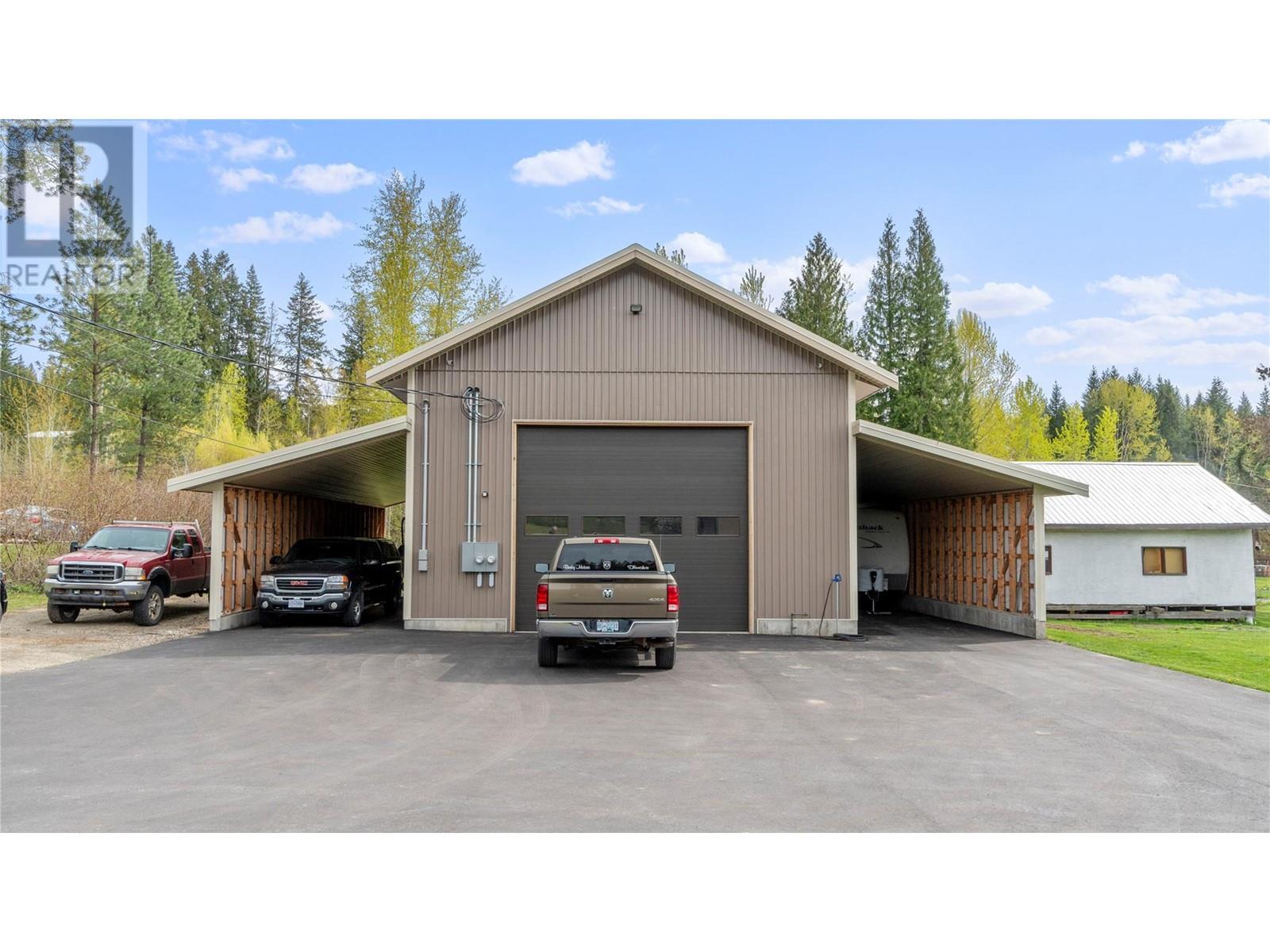 1851 70 Street Se, Salmon Arm, British Columbia  V1E 1X4 - Photo 2 - 10345541