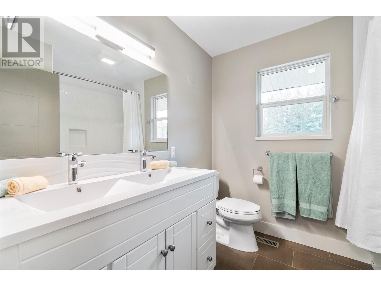 1851 70 Street Se, Salmon Arm, British Columbia  V1E 1X4 - Photo 35 - 10345541