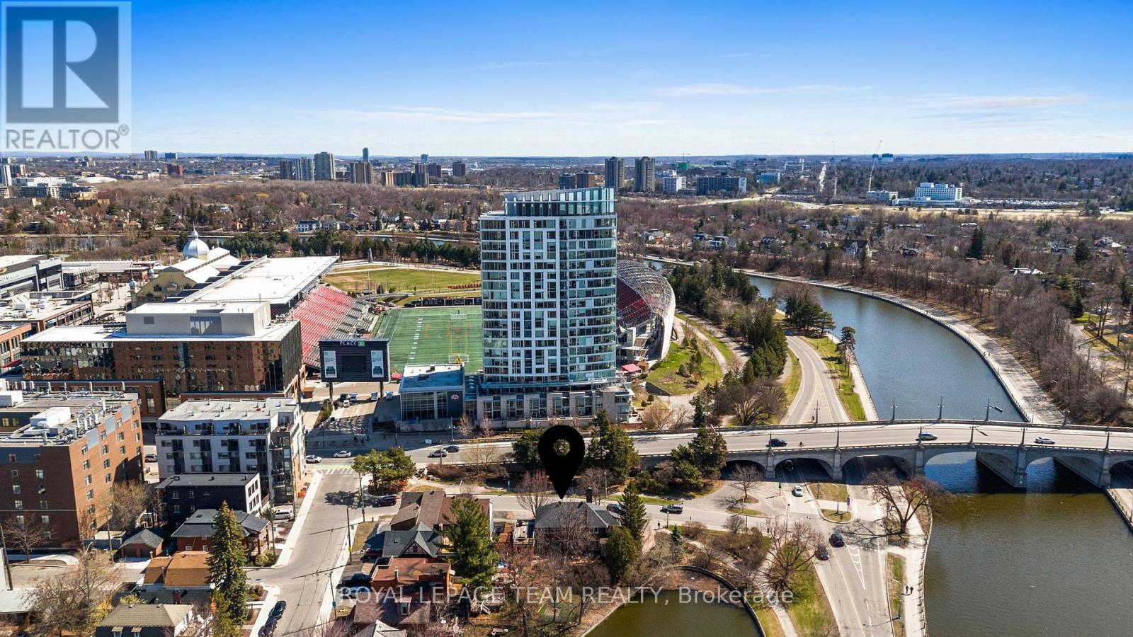 Property at 380 QUEEN ELIZABETH PLACE image 4
