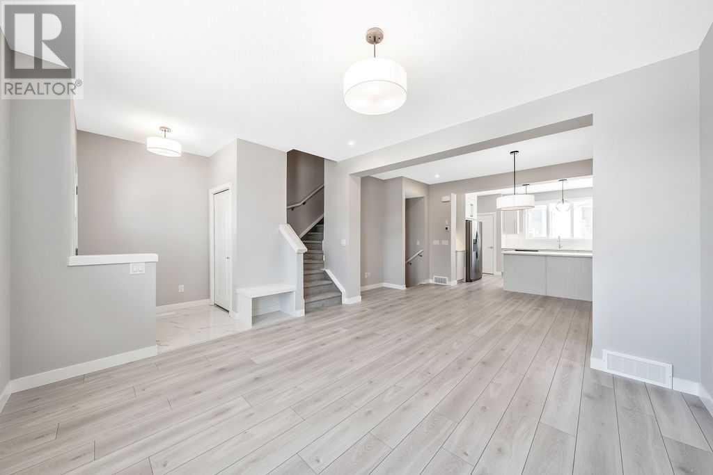 Property at 121 Dawson Circle image 3