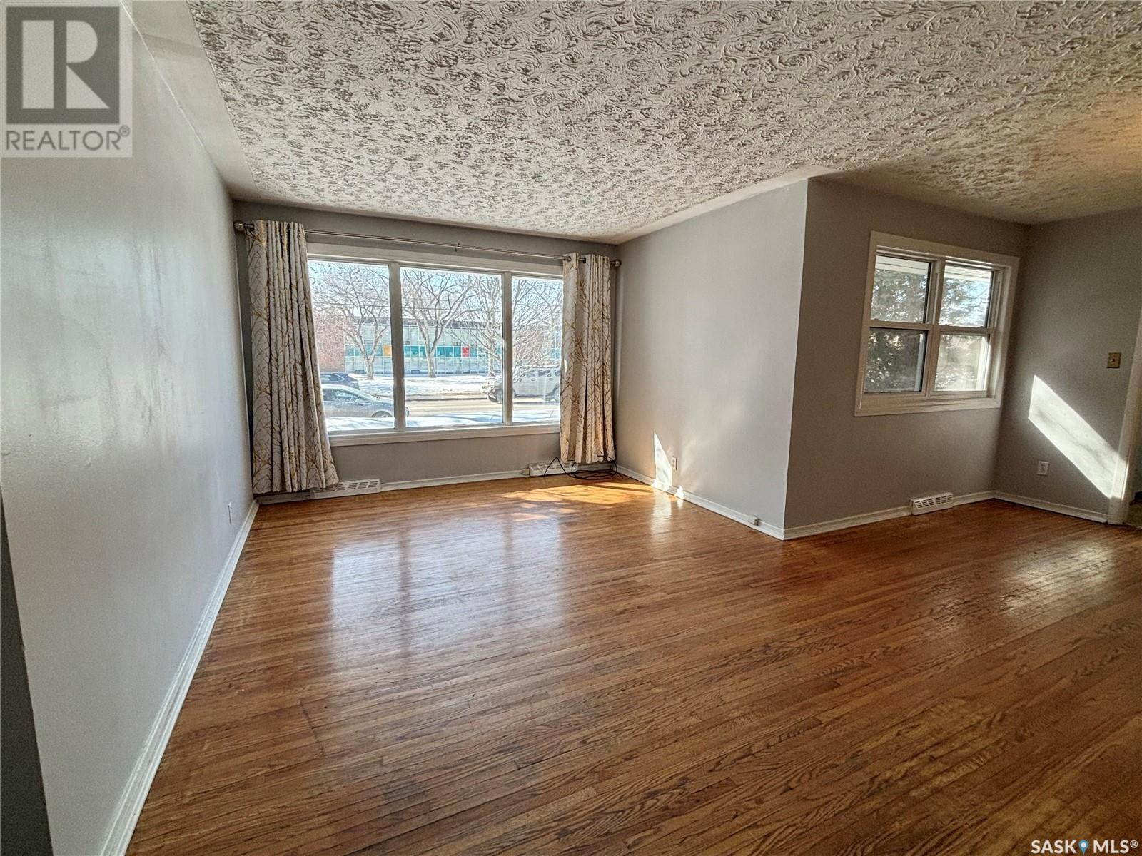 Property at 2005 Clarence AVENUE S image 4