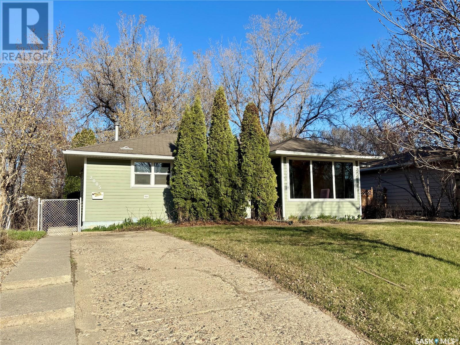 Property at 2005 Clarence AVENUE S image 2