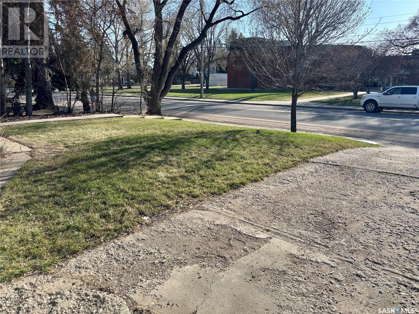 Property at 2005 Clarence AVENUE S image 3