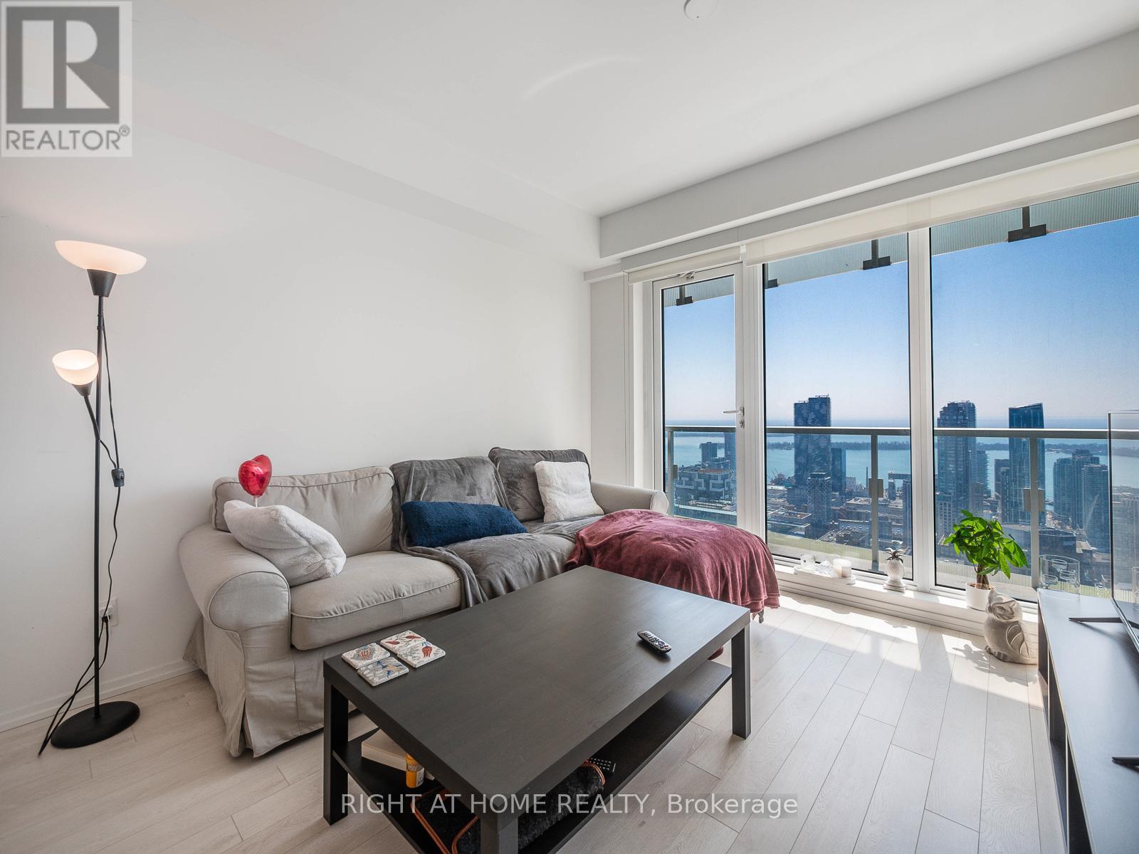 5607 - 197 Yonge Street, Toronto, Ontario  M5B 1M4 - Photo 17 - C12121539