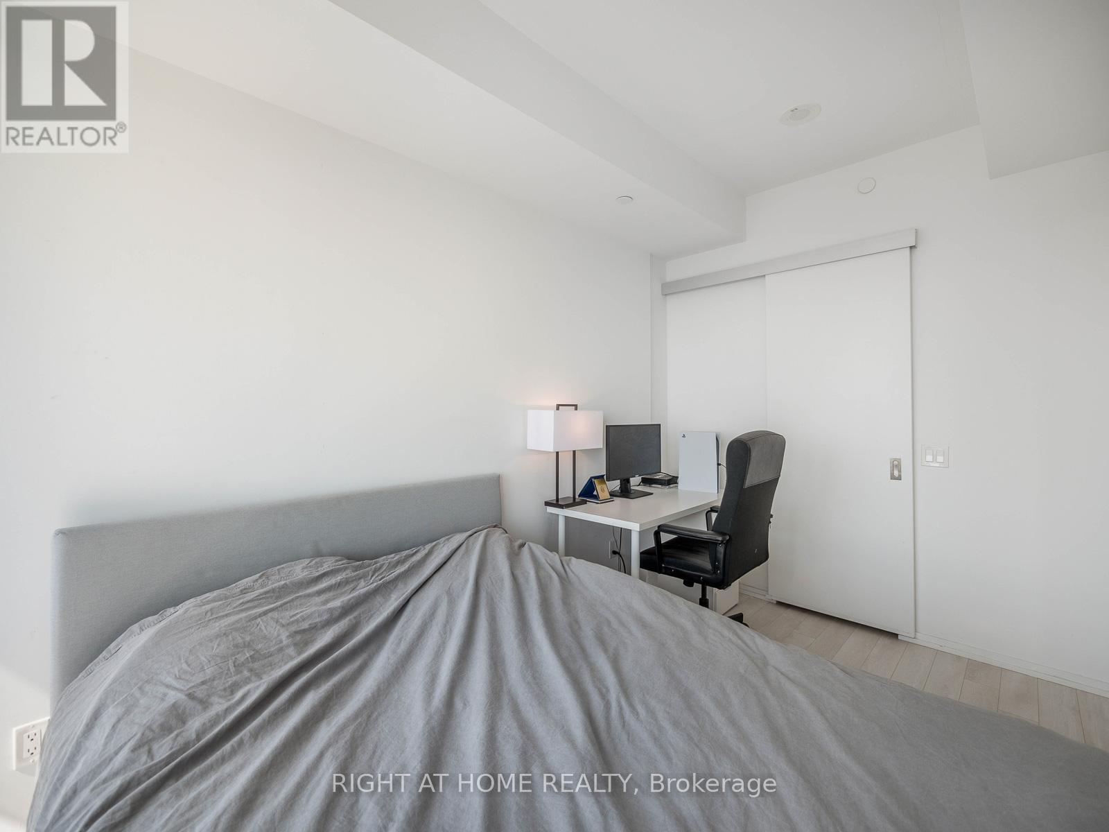 5607 - 197 Yonge Street, Toronto, Ontario  M5B 1M4 - Photo 20 - C12121539