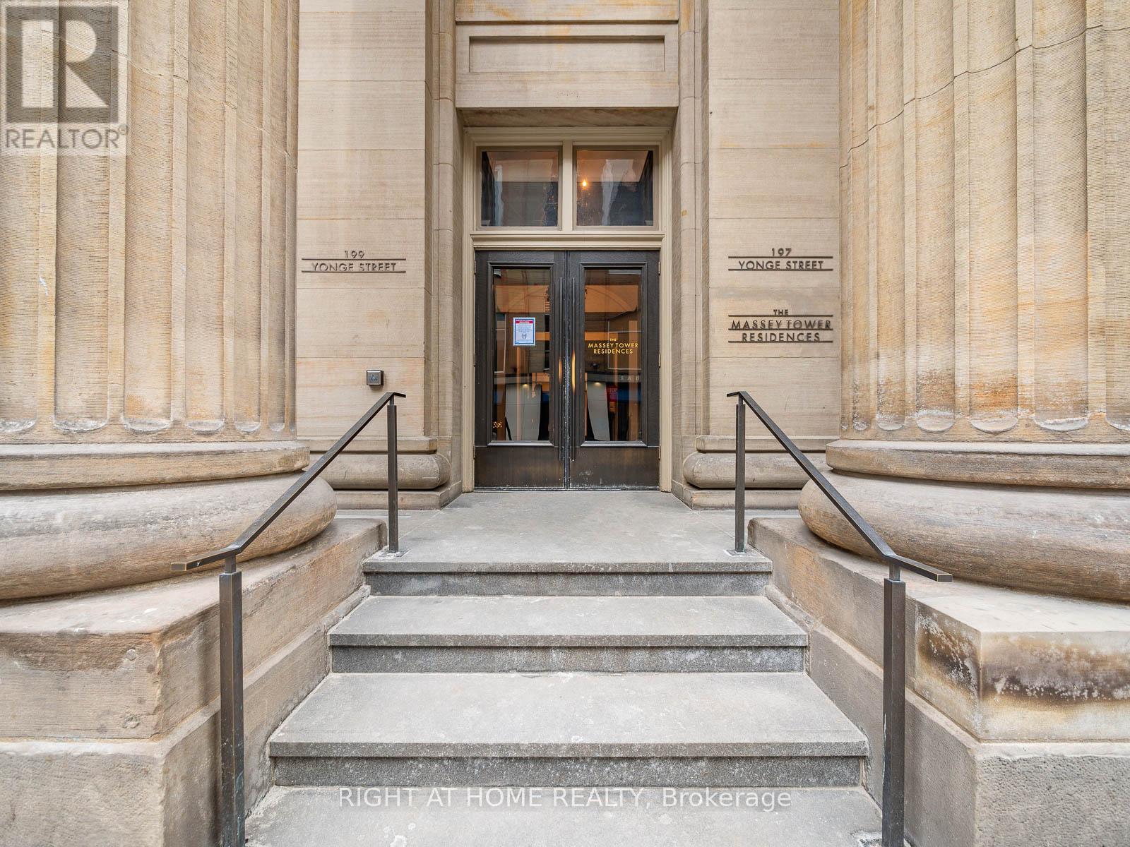 5607 - 197 Yonge Street, Toronto, Ontario  M5B 1M4 - Photo 3 - C12121539