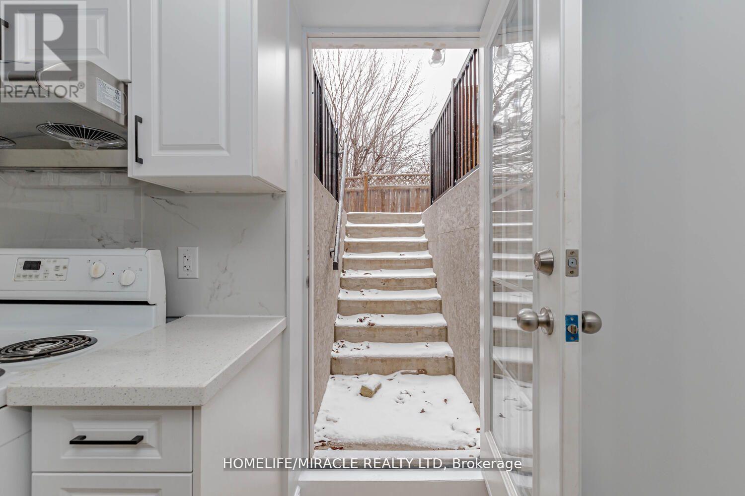 Lower - 44 Leatherhead Court, Brampton, Ontario  L6S 5E8 - Photo 1 - W12121528