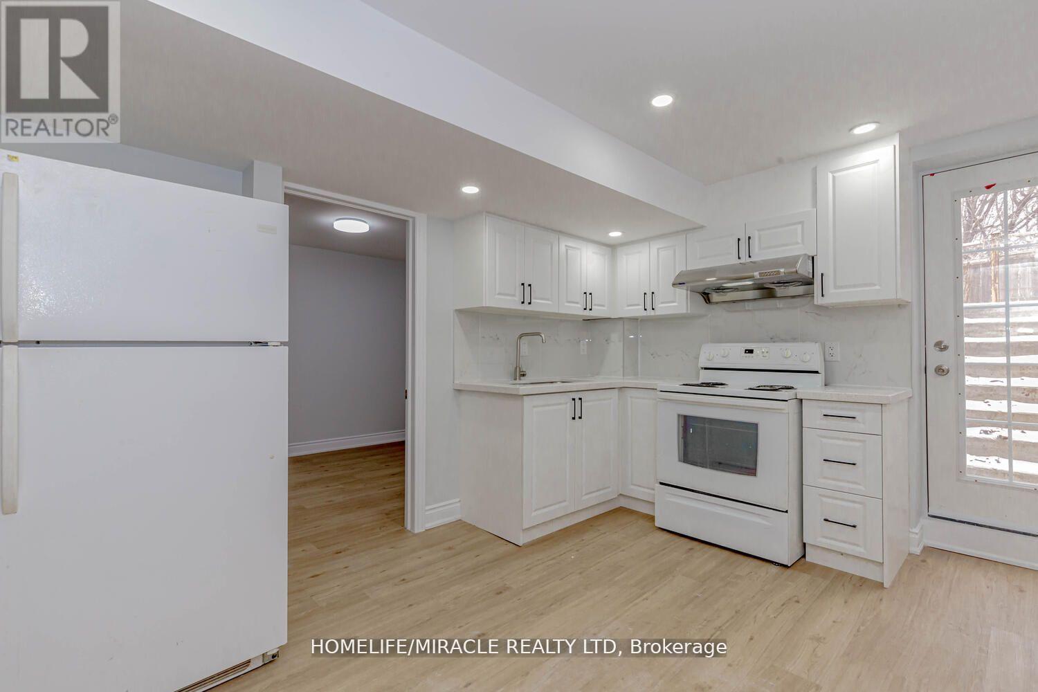 Lower - 44 Leatherhead Court, Brampton, Ontario  L6S 5E8 - Photo 2 - W12121528