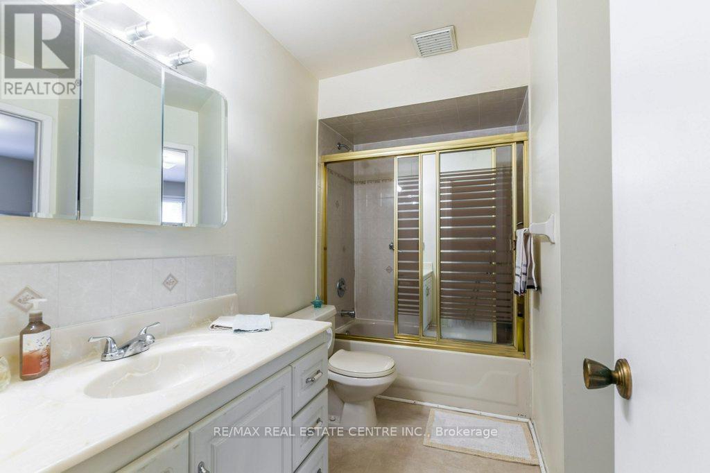 368 Lara Woods, Mississauga, Ontario  L5A 3A9 - Photo 10 - W12121529