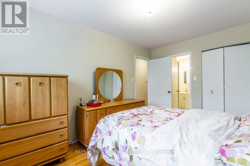 368 Lara Woods, Mississauga, Ontario  L5A 3A9 - Photo 12 - W12121529