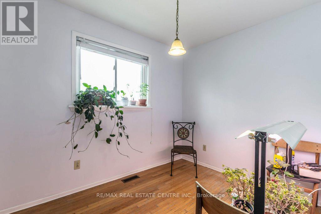 368 Lara Woods, Mississauga, Ontario  L5A 3A9 - Photo 14 - W12121529