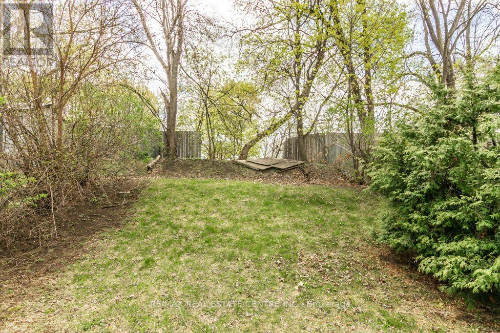 368 Lara Woods, Mississauga, Ontario  L5A 3A9 - Photo 20 - W12121529