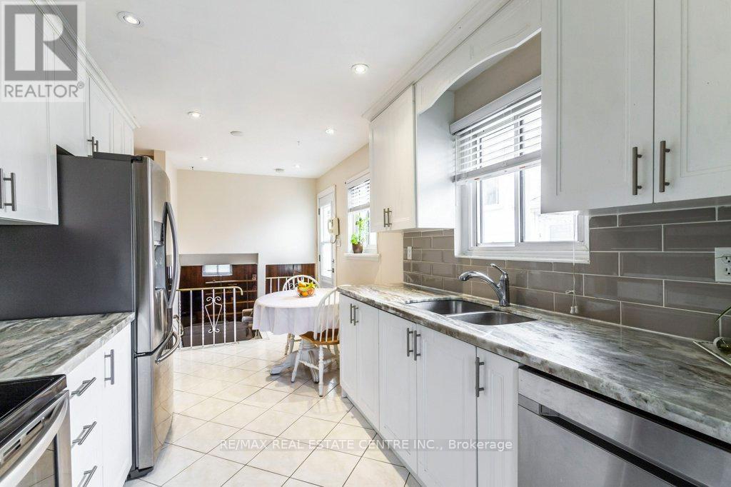 368 Lara Woods, Mississauga, Ontario  L5A 3A9 - Photo 6 - W12121529