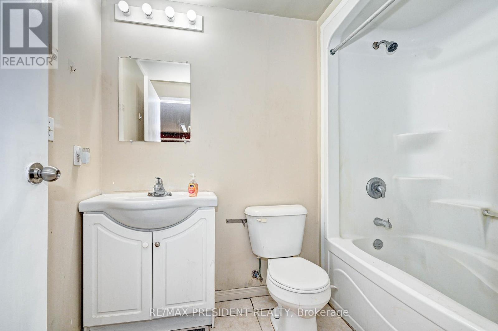 504 - 261 Lester Street, Waterloo, Ontario  N2L 3W6 - Photo 30 - X12121521