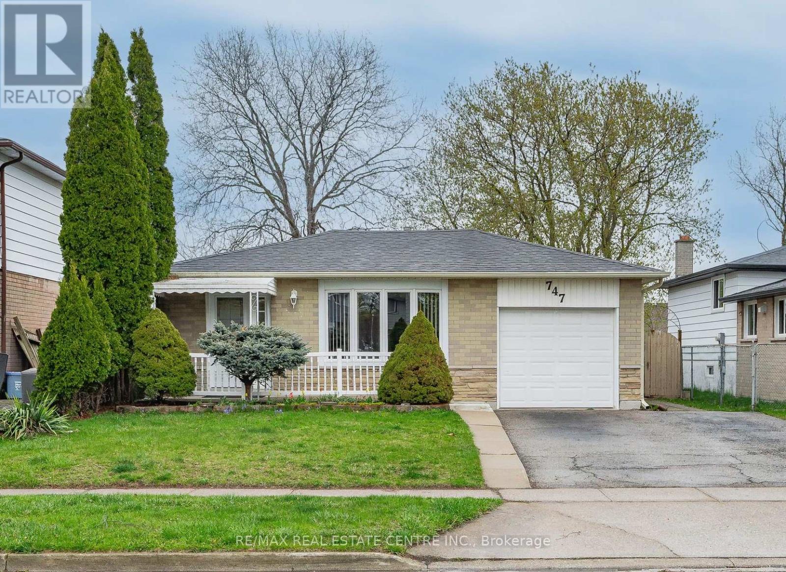 Property at 747 KUMMER CRESCENT image 1