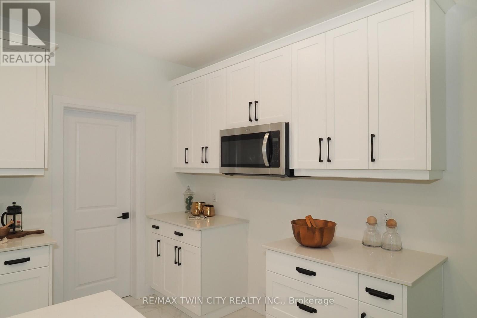 217 Jeffrey Place, Kitchener, Ontario  N2C 2T7 - Photo 11 - X12121562