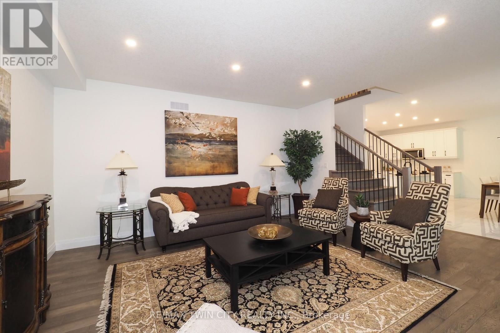 217 Jeffrey Place, Kitchener, Ontario  N2C 2T7 - Photo 22 - X12121562