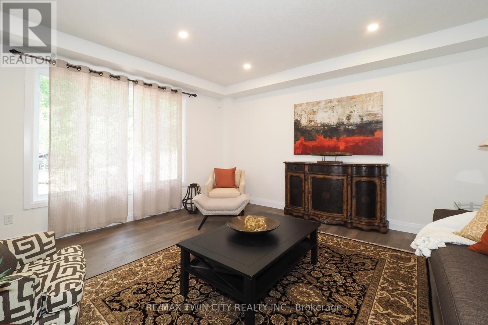 217 Jeffrey Place, Kitchener, Ontario  N2C 2T7 - Photo 23 - X12121562