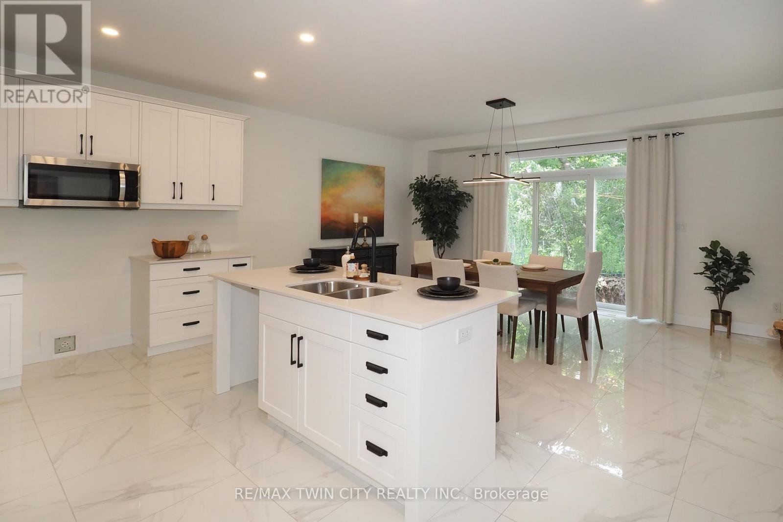 217 Jeffrey Place, Kitchener, Ontario  N2C 2T7 - Photo 8 - X12121562