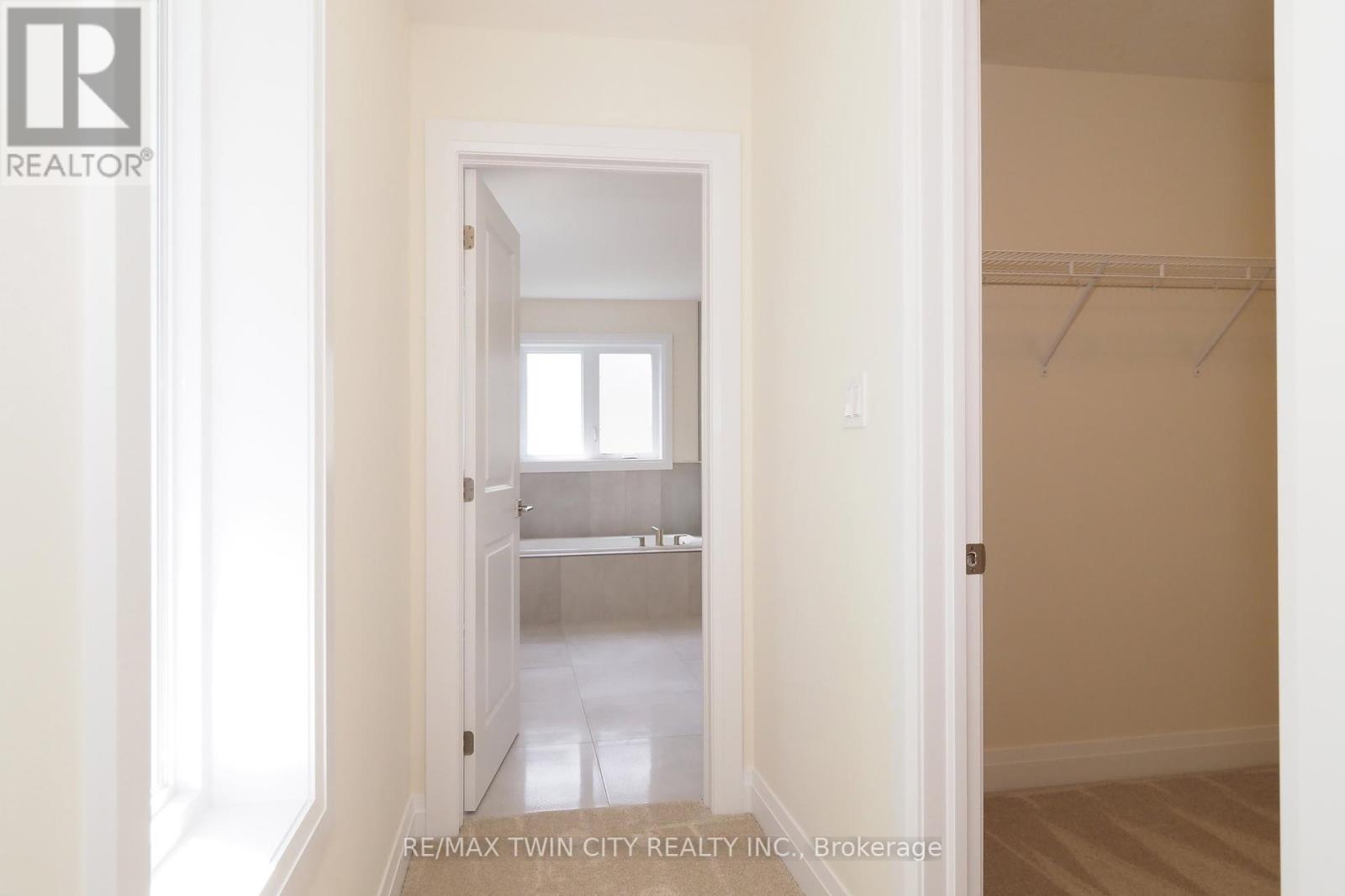 220 Jeffrey Place, Kitchener, Ontario  N2C 2T7 - Photo 29 - X12121567