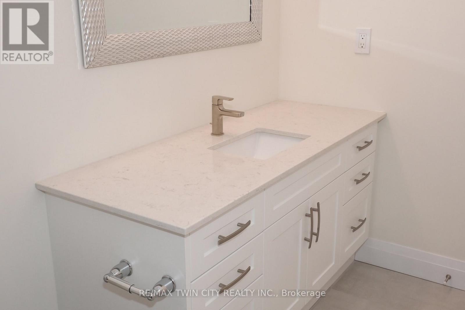 220 Jeffrey Place, Kitchener, Ontario  N2C 2T7 - Photo 40 - X12121567