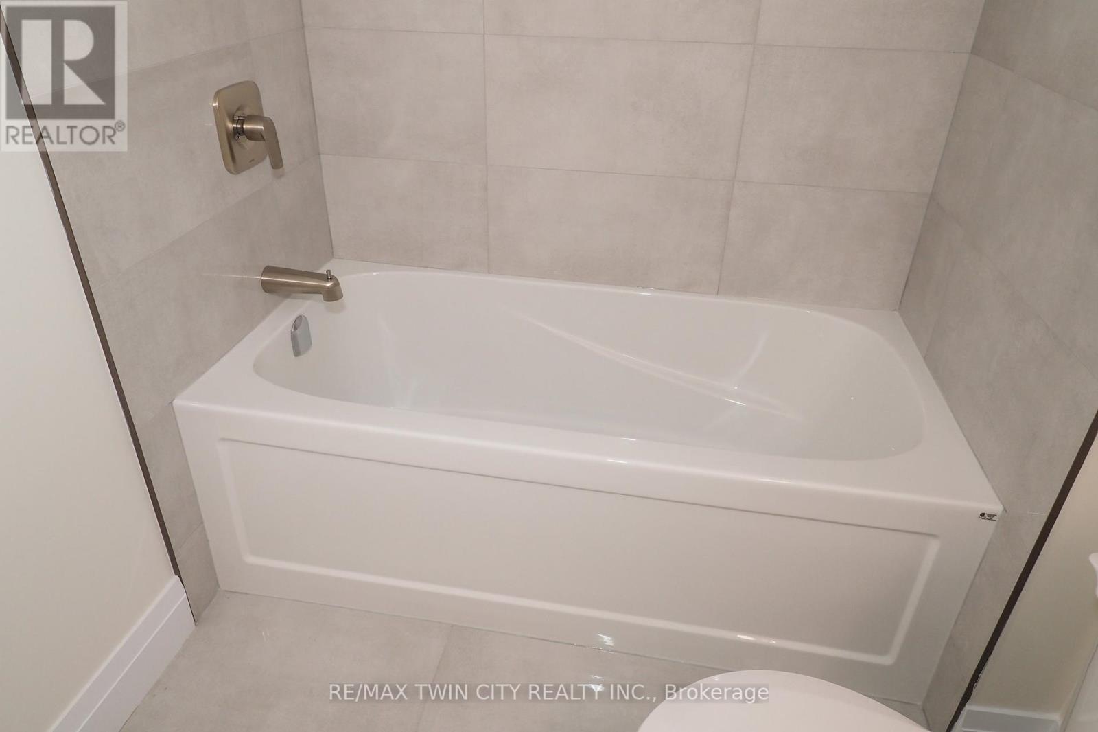220 Jeffrey Place, Kitchener, Ontario  N2C 2T7 - Photo 41 - X12121567