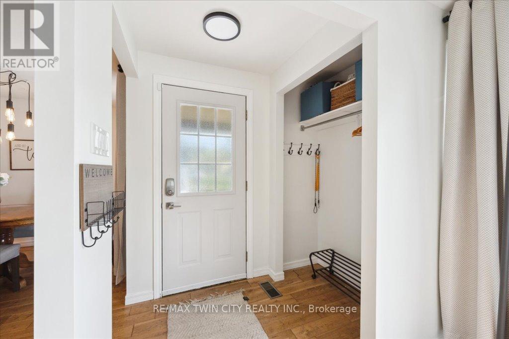 130 Selkirk Drive, Kitchener, Ontario  N2E 1M4 - Photo 6 - X12121573