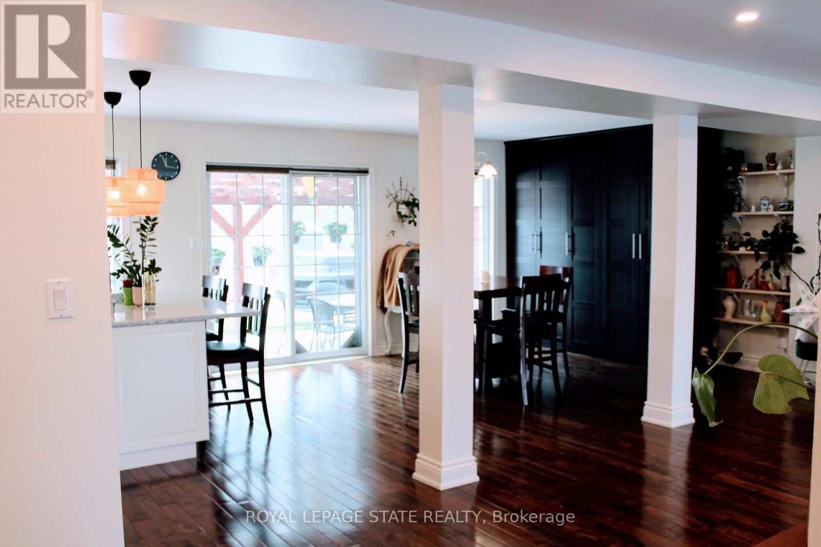 133 Chilton Drive, Hamilton (Stoney Creek Mountain), Ontario  L8J 1L8 - Photo 4 - X12121587