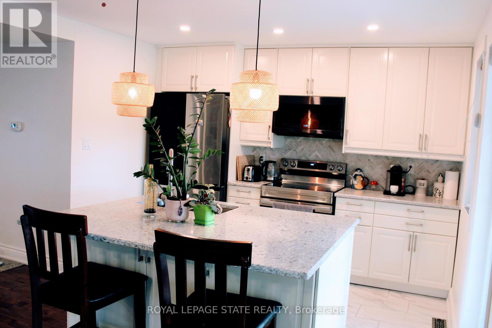 133 Chilton Drive, Hamilton (Stoney Creek Mountain), Ontario  L8J 1L8 - Photo 6 - X12121587