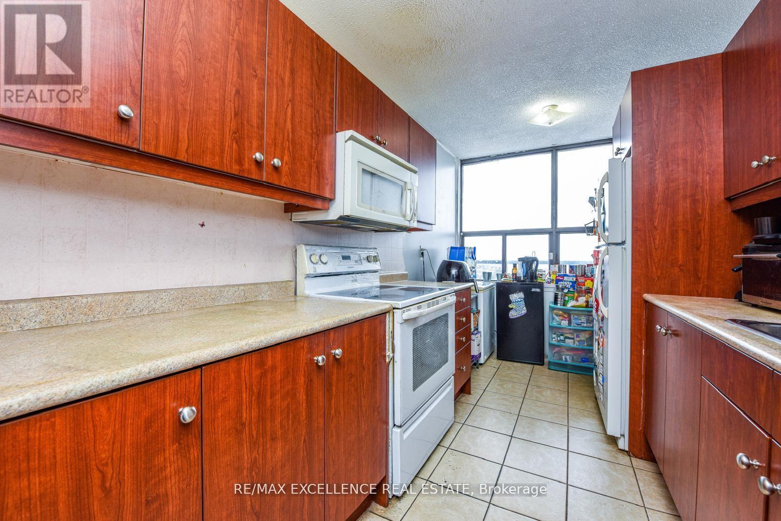 1907 - 17 Knightsbridge Road, Brampton, Ontario  L6T 3X9 - Photo 13 - W12026252