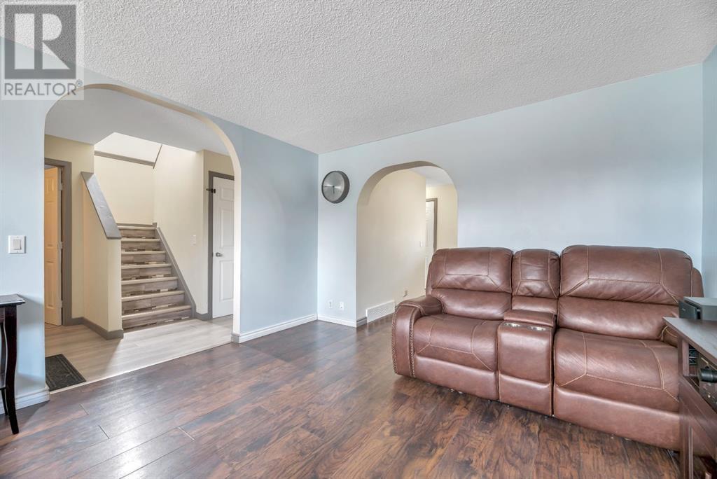 Property at 188 Rivervalley Crescent SE image 3