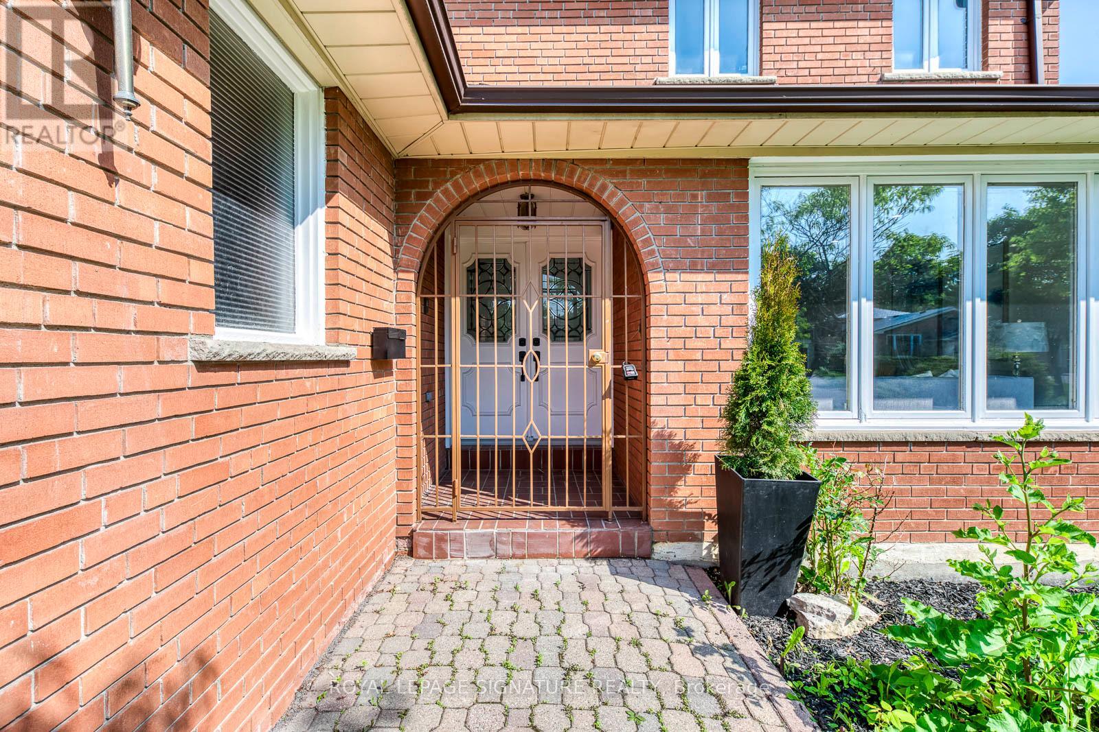 22 Mcnicoll Avenue, Toronto, Ontario  M2H 2A8 - Photo 2 - C12121602