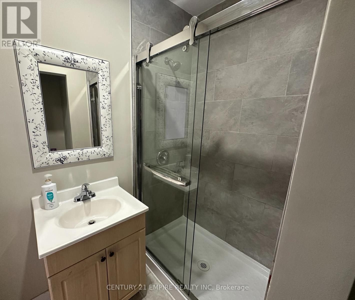 5736 Leonard Avenue, Niagara Falls, Ontario  L2G 4R1 - Photo 13 - X12121593