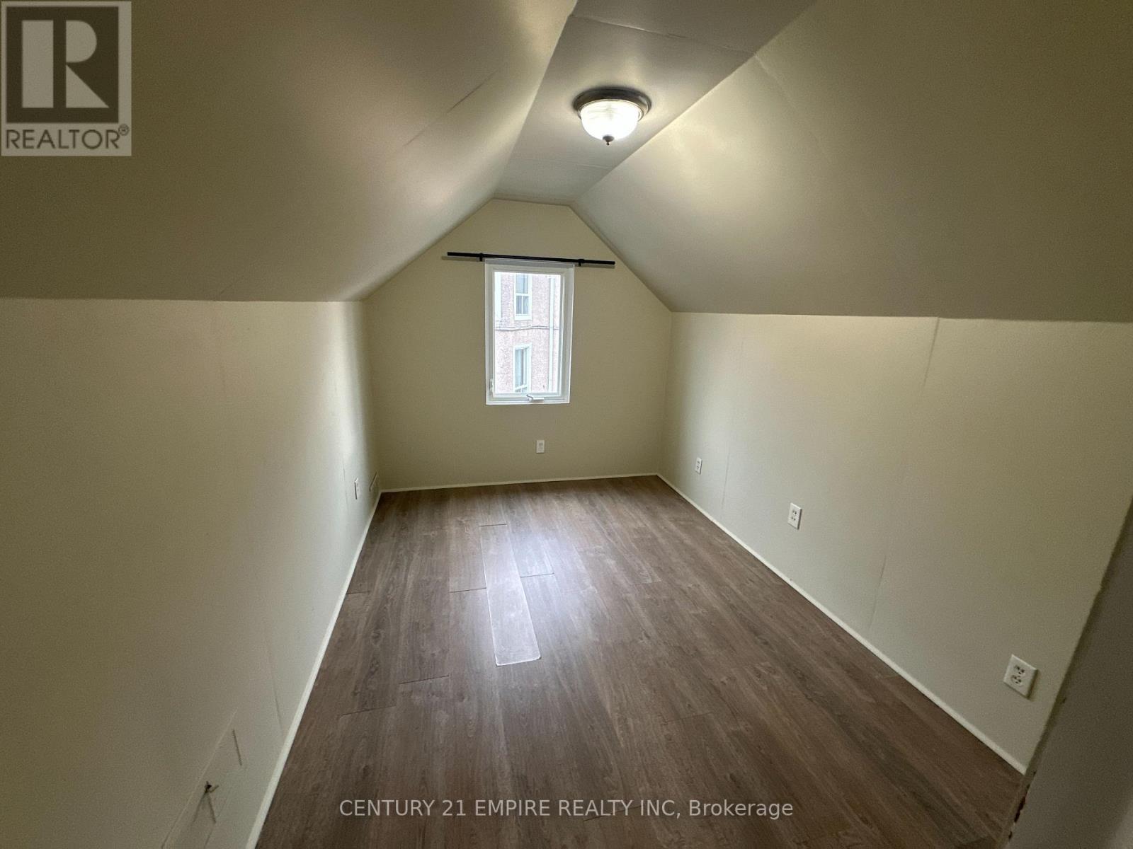 5736 Leonard Avenue, Niagara Falls, Ontario  L2G 4R1 - Photo 16 - X12121593