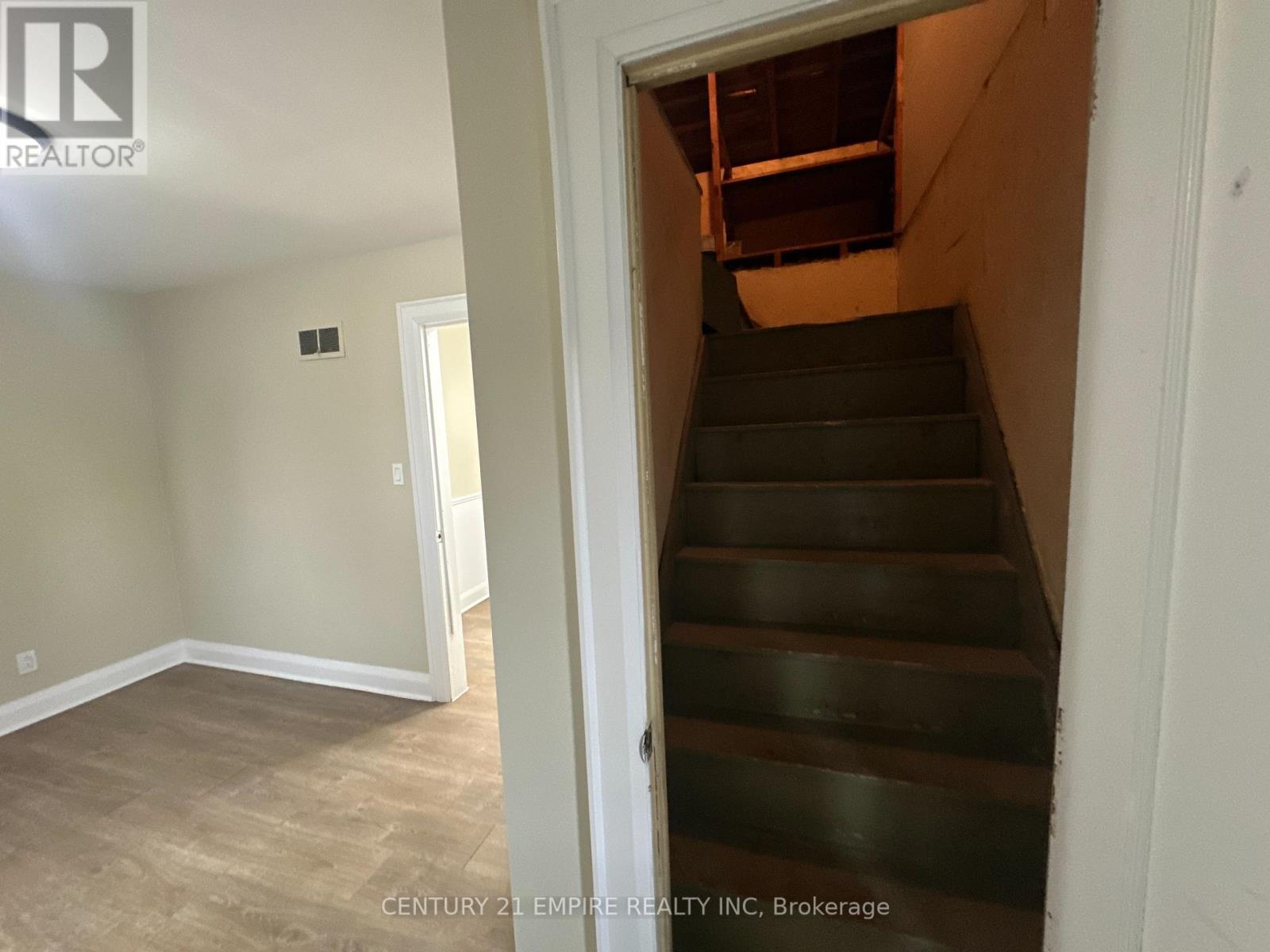 5736 Leonard Avenue, Niagara Falls, Ontario  L2G 4R1 - Photo 28 - X12121593
