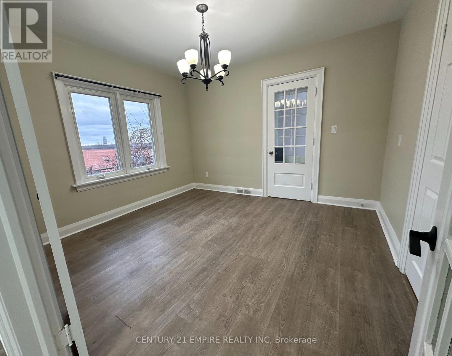 5736 Leonard Avenue, Niagara Falls, Ontario  L2G 4R1 - Photo 6 - X12121593