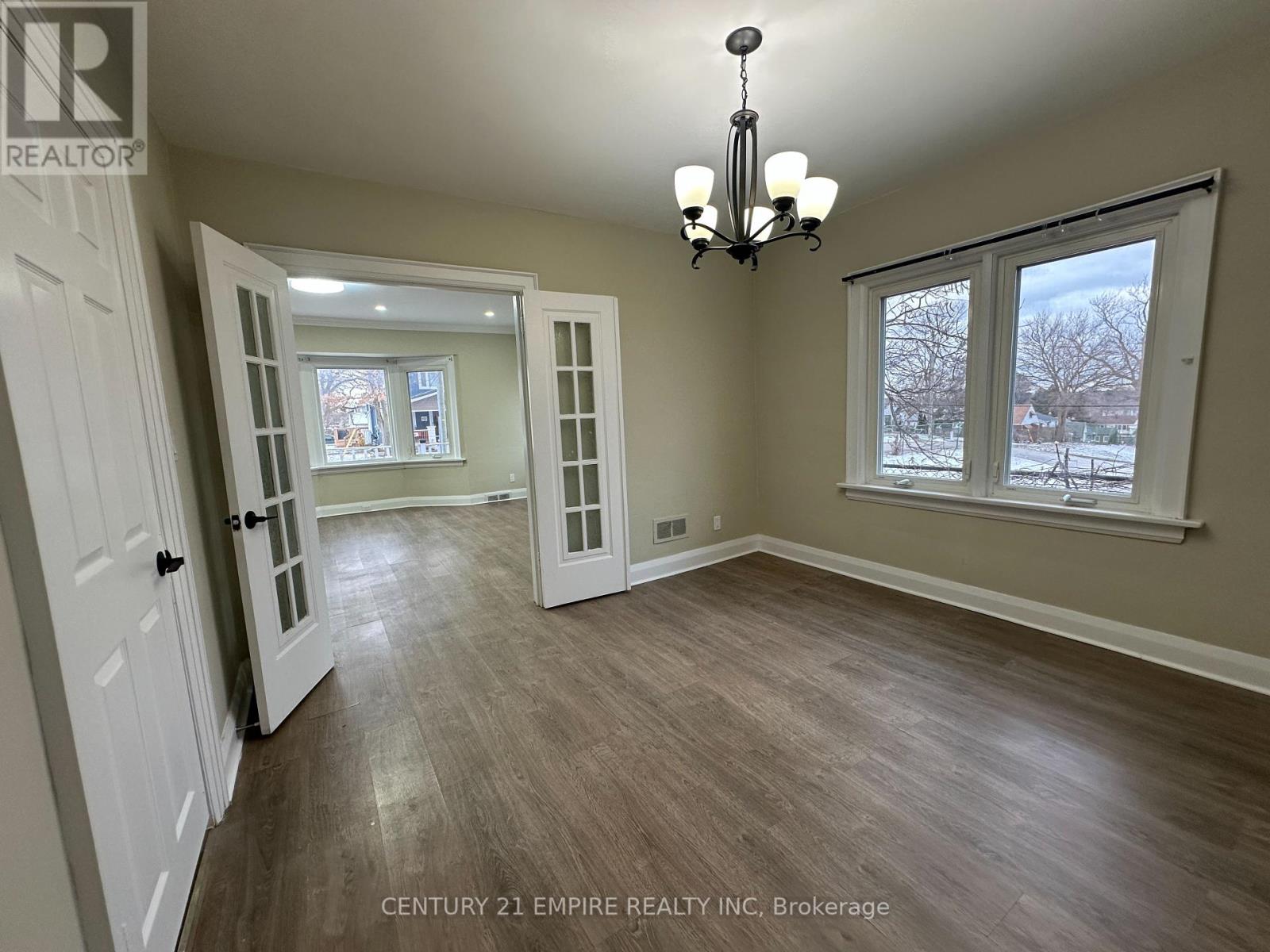 5736 Leonard Avenue, Niagara Falls, Ontario  L2G 4R1 - Photo 7 - X12121593